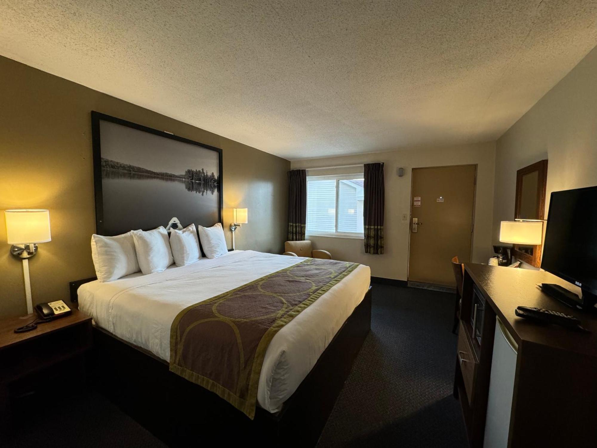 Super 8 By Wyndham Guelph Hotell Exteriör bild